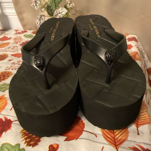 KURT GEIGER LONDON -never used
Kensington Wedge Flip Flops. Sold OUT in stores - Picture 2 of 10